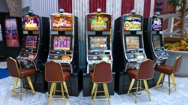 Lightning Roulette live dealer table with digital multiplier display on jp99